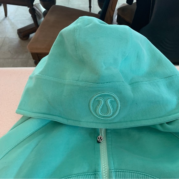 Teal lululemon sweater. Size is 10-12 - Picture 4 of 7